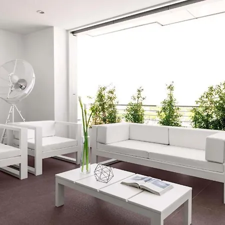 לינה וארוחת בוקר Dilman Luxury 4*